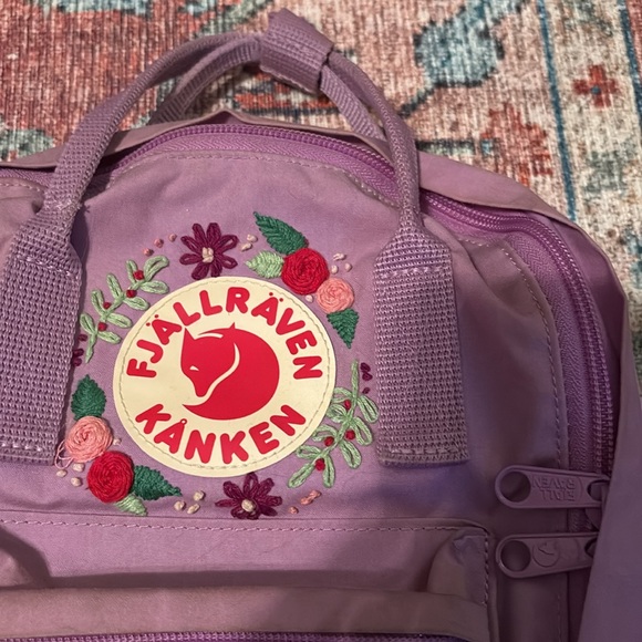 Fjallraven Kånken mini backpack flowers hand embroidered - Picture 2 of 8